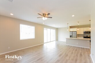 10615 Akron St in Commerce City, CO - Building Photo - Building Photo