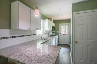 564 Parker Ave in Decatur, GA - Building Photo - Building Photo