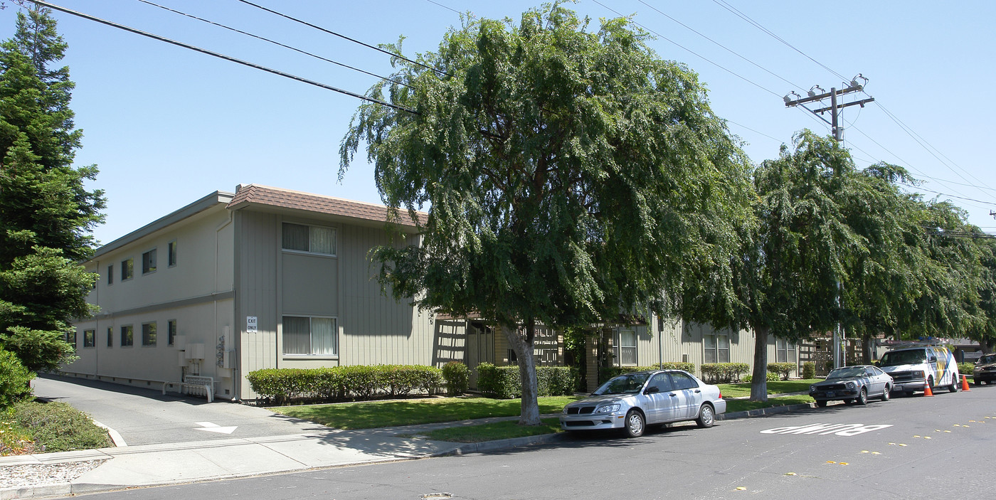 Chestnut Gardens in Concord, CA - Building Photo