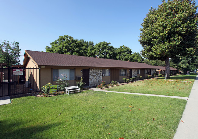 Claremont Cottages in Claremont, CA - Building Photo - Building Photo