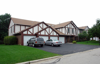 Courthomes on Plum Grove in Palatine, IL - Building Photo - Building Photo