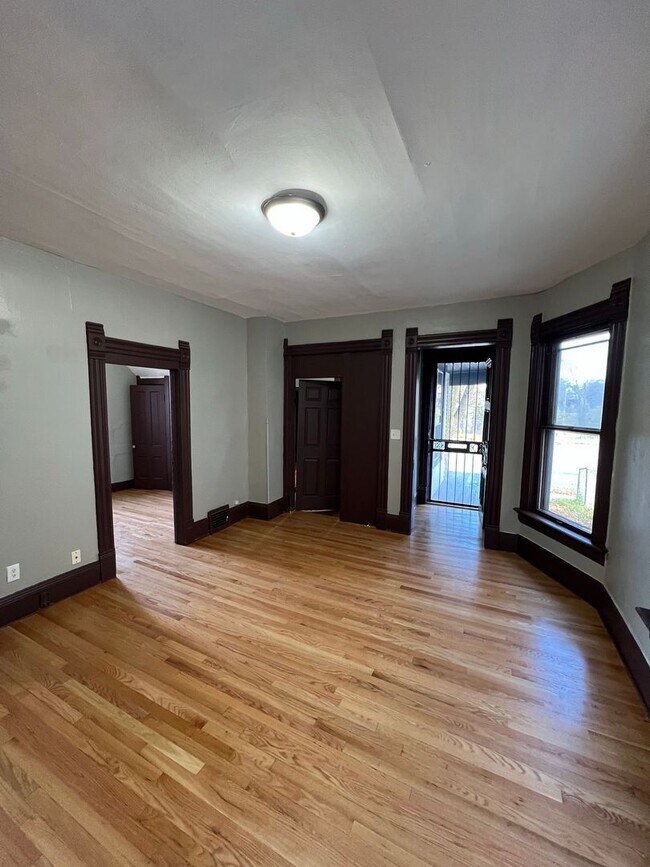 2945-2947-2947 N 8th St in Milwaukee, WI - Building Photo - Building Photo