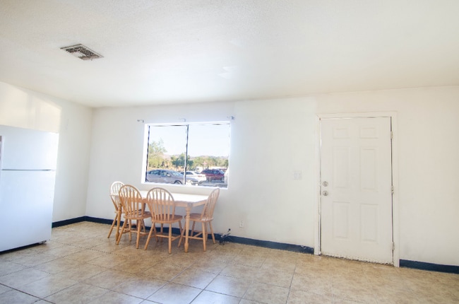 6686 Palo Verde Ave in Twentynine Palms, CA - Building Photo - Building Photo