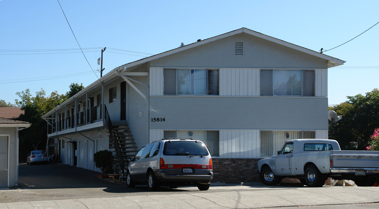 15810 Via Granada in San Lorenzo, CA - Building Photo