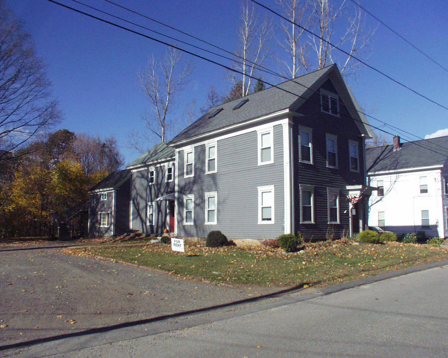 24 Pearl St in Ayer, MA - Foto de edificio