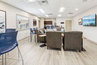 Tuscany Gardens Apartments in Woodlawn, MD - Foto de edificio - Building Photo