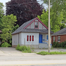 1084 Main St W in Hamilton, ON - Building Photo - Building Photo