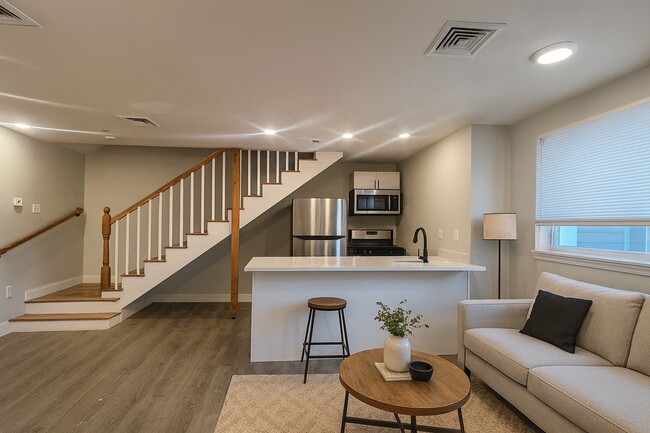28 Otis St, Unit R in Somerville, MA - Building Photo - Building Photo