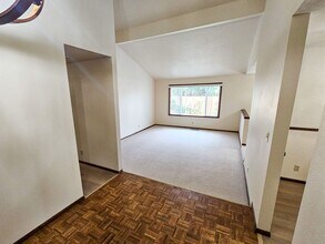 3642 Meadow Park Loop NE in Salem, OR - Building Photo - Building Photo