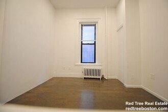 270 Newbury St in Boston, MA - Foto de edificio - Building Photo
