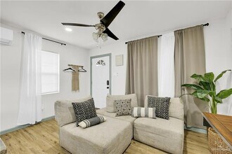 600 E Bell Ave in Pharr, TX - Foto de edificio - Building Photo