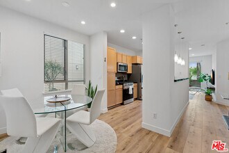 6400 Crescent Prk E in Los Angeles, CA - Foto de edificio - Building Photo