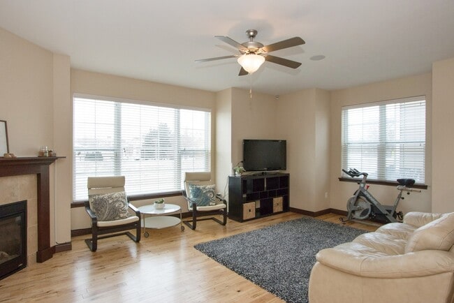 320 Clark Dr in Coralville, IA - Building Photo - Building Photo