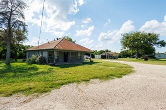 2011 S Westmoreland Rd in Red Oak, TX - Building Photo - Building Photo