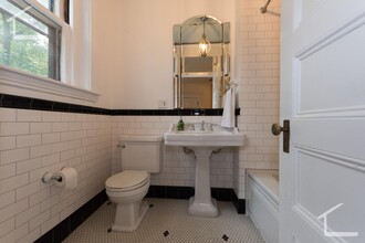 16 Garrison Rd, Unit 4 in Brookline, MA - Building Photo - Building Photo
