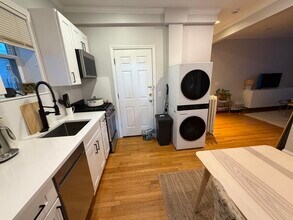 1576 Cambridge St, Unit 1R in Cambridge, MA - Foto de edificio - Building Photo