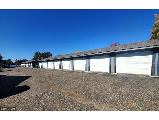 2204 Hanley Rd in Hudson, WI - Building Photo - Building Photo