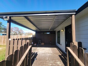 16511 W Sandy Meadows Dr, Unit B in Rosharon, TX - Foto de edificio - Building Photo