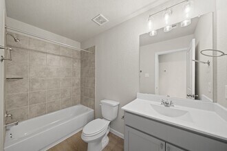 839 Red Oakland Dr in Houston, TX - Building Photo - Building Photo