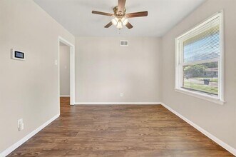 2539 Hillsboro Ave in Dallas, TX - Building Photo - Building Photo