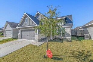 FEB 2026! Beautiful 3/2 Home w/ Huge Backyard in Edgewater! in Bryan, TX - Building Photo