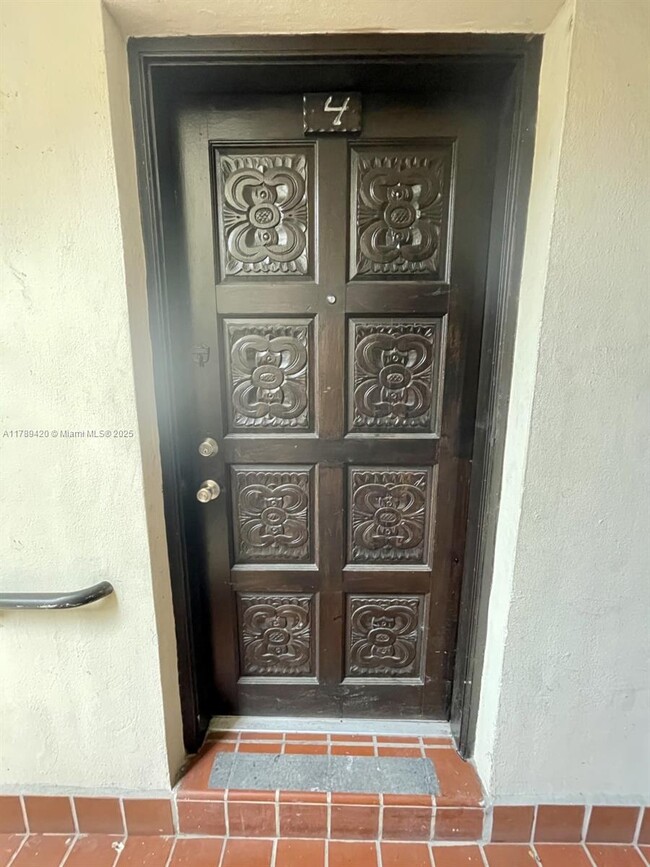 218 Santillane Ave in Coral Gables, FL - Building Photo - Building Photo