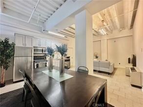 312 W 5th St, Unit 401 in Los Angeles, CA - Building Photo - Building Photo