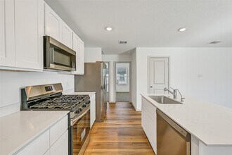 1025 Bluegill Ln in Alvin, TX - Building Photo - Building Photo