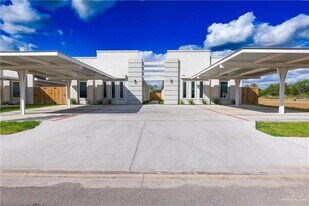 12 Briggs Rd in Weslaco, TX - Building Photo