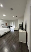 10423 NW 70th Ln in Doral, FL - Building Photo - Building Photo