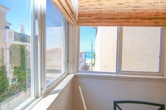 116 24th St, Unit REAR in Manhattan Beach, CA - Foto de edificio - Building Photo