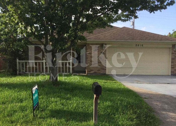 2616 33rd Ave N in Texas City, TX - Building Photo