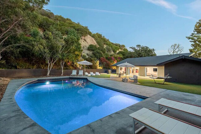 property at 9289 Swallow Dr
