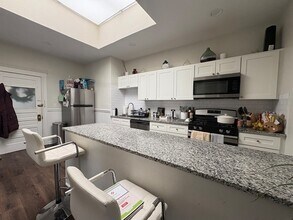 996 Chestnut St, Unit 2 in Newton, MA - Building Photo - Building Photo