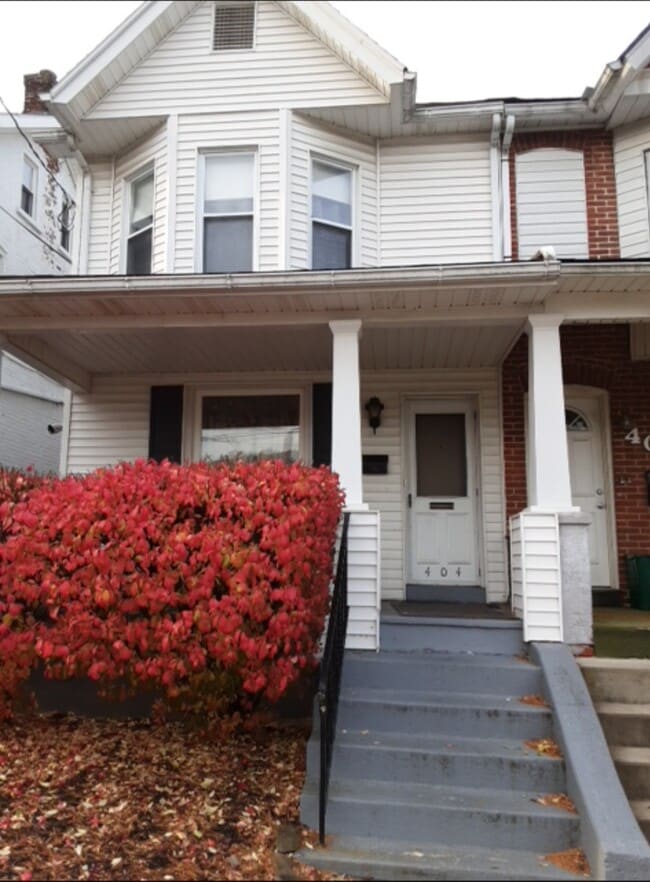 property at 404 S 4th St