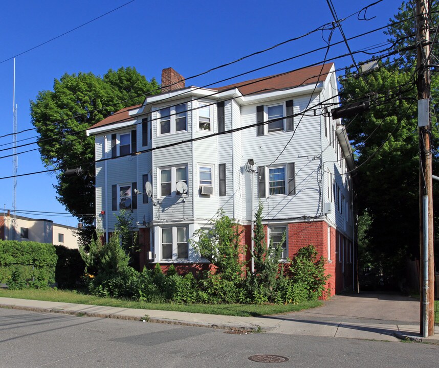 30 Henry St in Framingham, MA - Foto de edificio