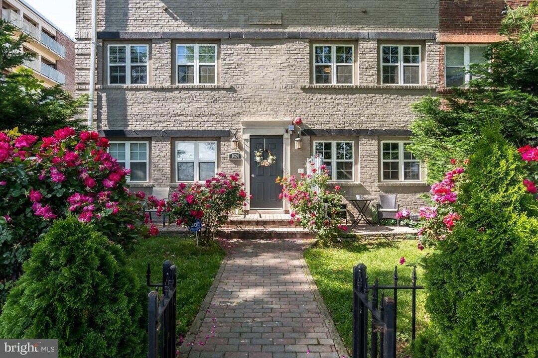 1424 L St SE in Washington, DC - Building Photo