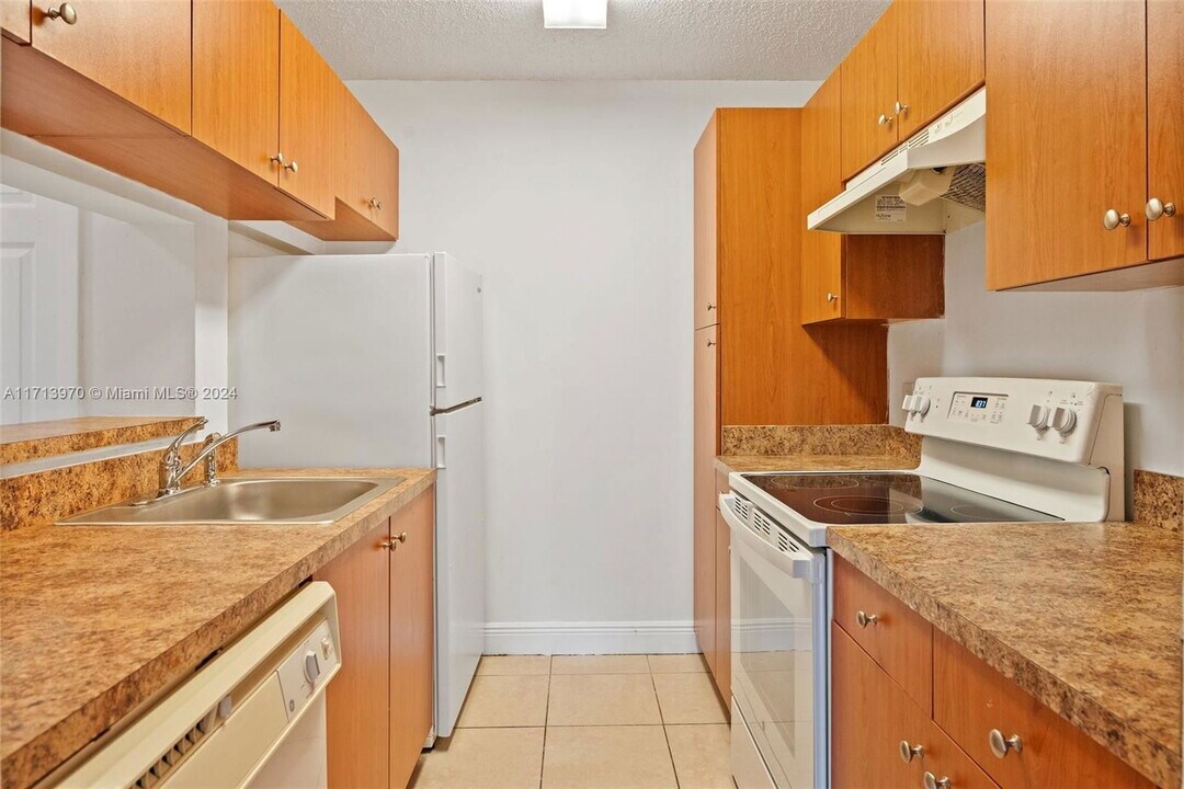 4241 W McNab Rd in Pompano Beach, FL - Building Photo