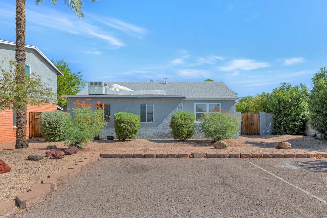 322 E Vogel Ave-Unit -1 in Phoenix, AZ - Building Photo