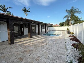 12030 SW 92nd St in Miami, FL - Building Photo - Building Photo