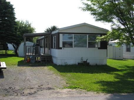 Stoneybrook Mobile Terrace in Lee Center, NY - Foto de edificio