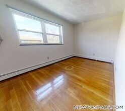 272 Grove St in Newton, MA - Building Photo - Building Photo