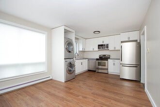 98 Durham St in Oshawa, ON - Building Photo - Building Photo