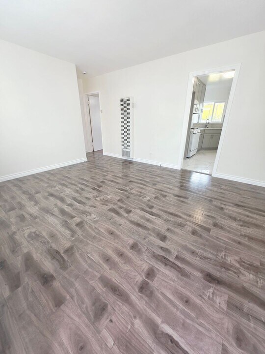 449 W Harvard St in Glendale, CA - Building Photo
