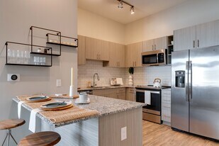 The Baxly Apartments in Savannah, GA - Building Photo