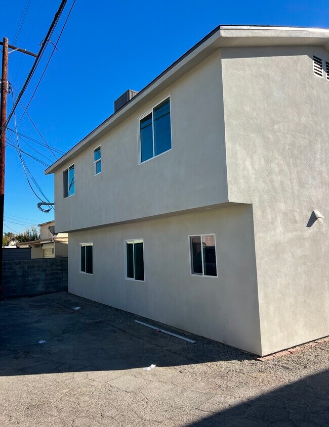 12611 Barbara Ann St, Unit D in North Hollywood, CA - Building Photo - Building Photo