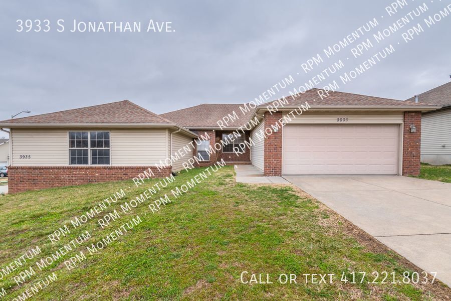 3933 S Jonathan Ave in Springfield, MO - Building Photo