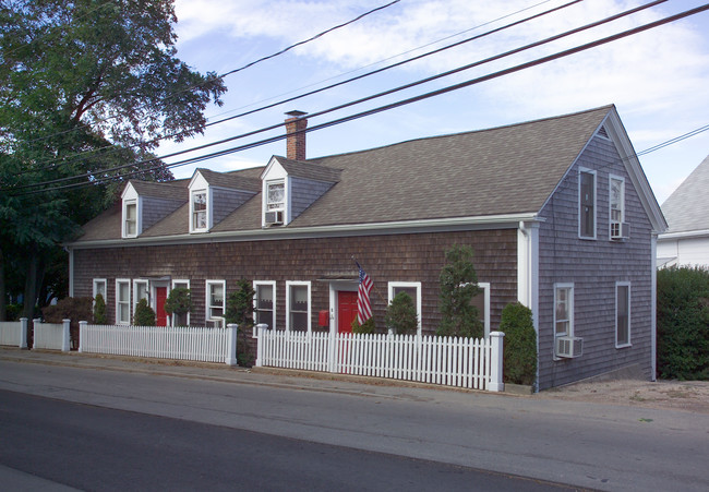 72 Bradford St in Provincetown, MA - Building Photo - Building Photo