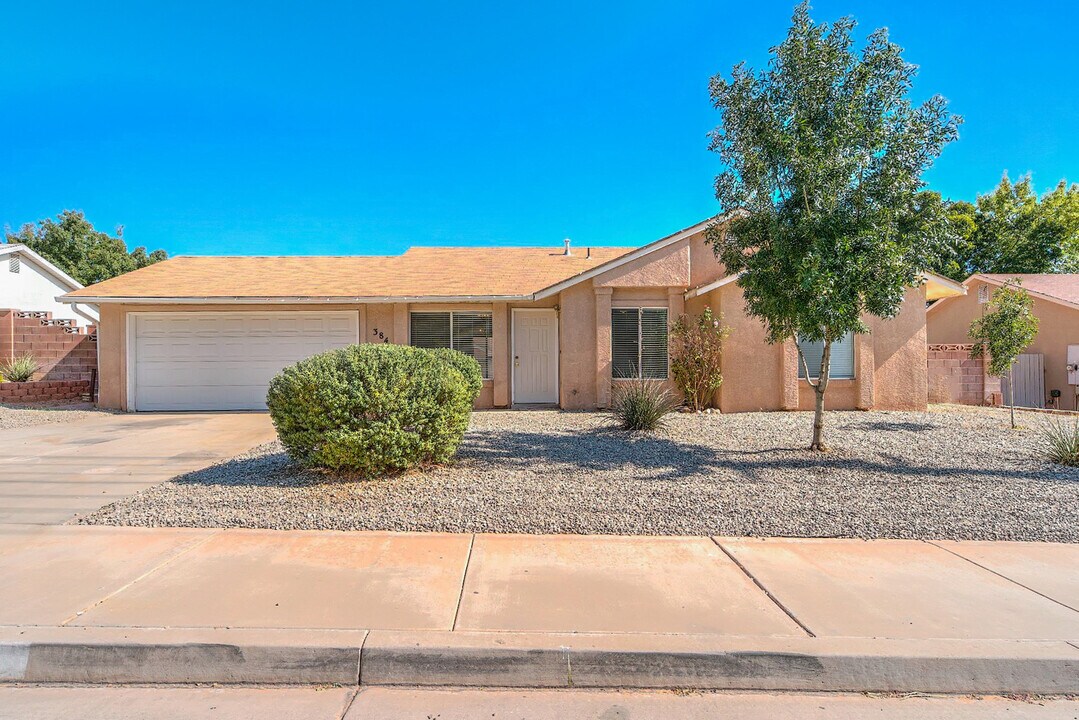384 N 2000 E in Saint George, UT - Building Photo
