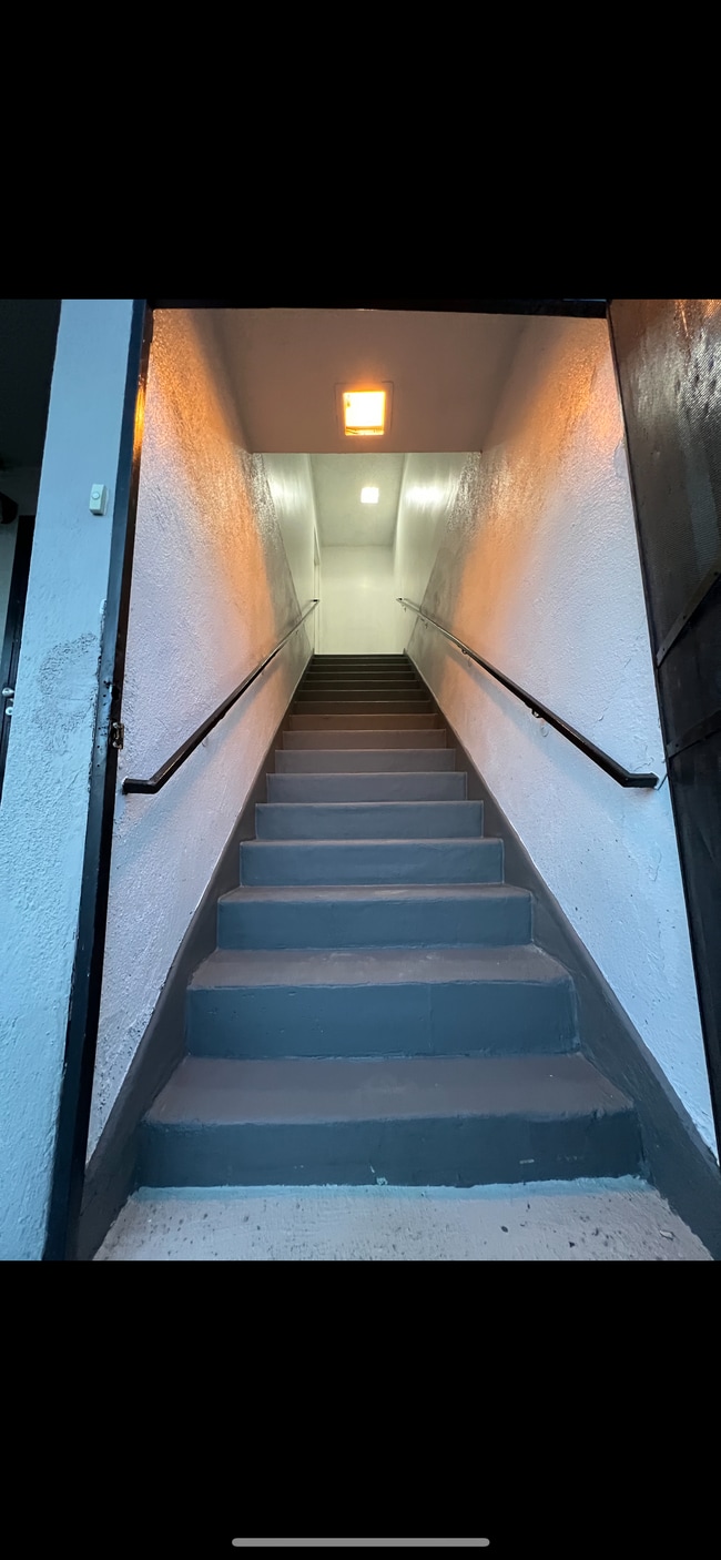 1348 W 92nd St, Unit 3 in Los Angeles, CA - Building Photo - Building Photo